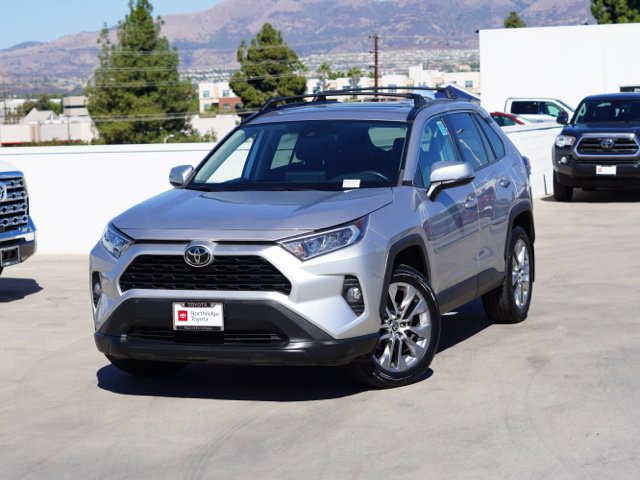 Used 2021 Toyota RAV4 XLE Premium w/ Carpet Mat Package (TMS) FWD image 5