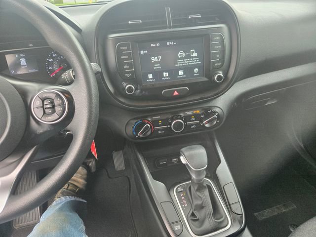 Used 2021 Kia Soul S image 2