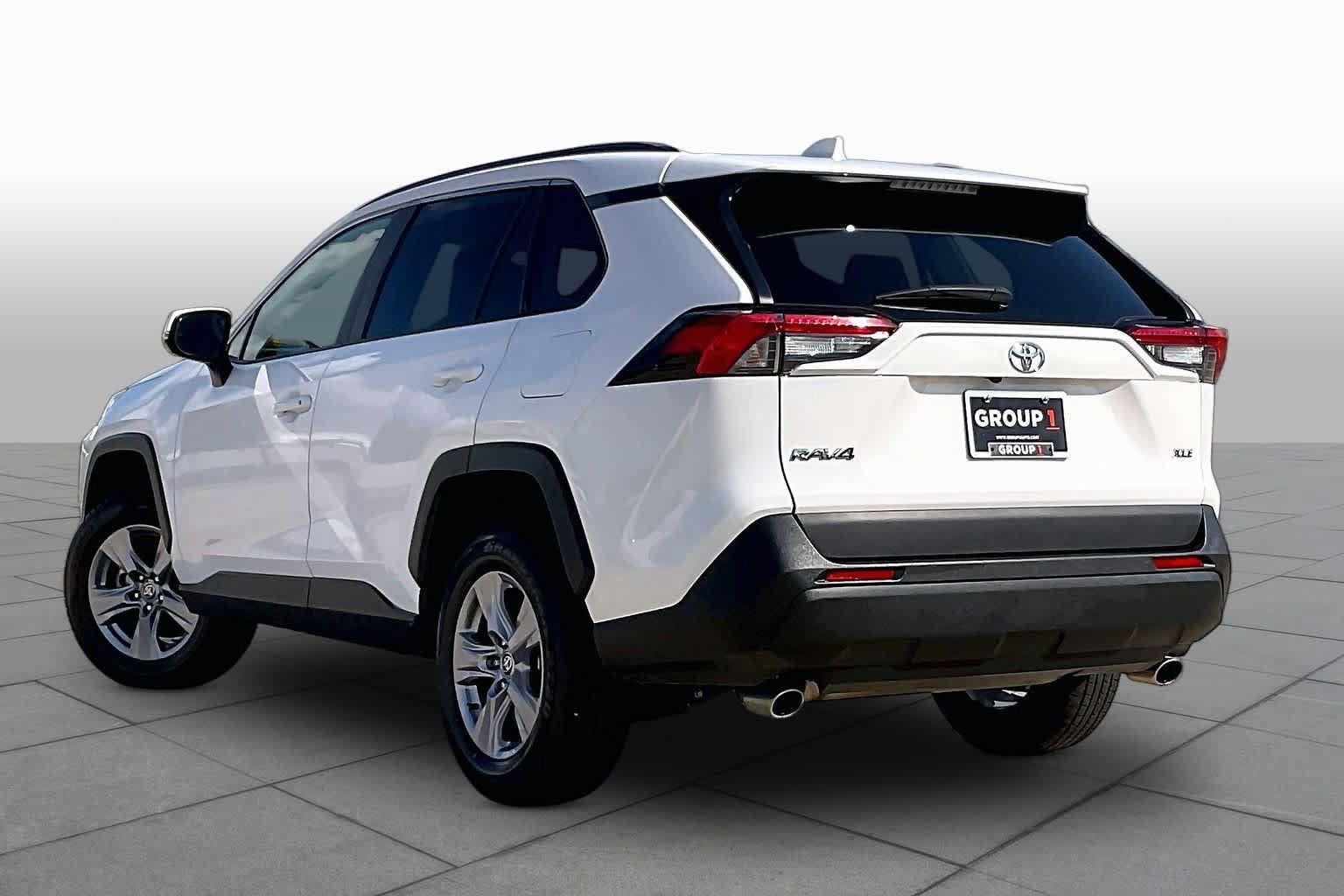 Used 2025 Toyota RAV4 XLE FWD image 11