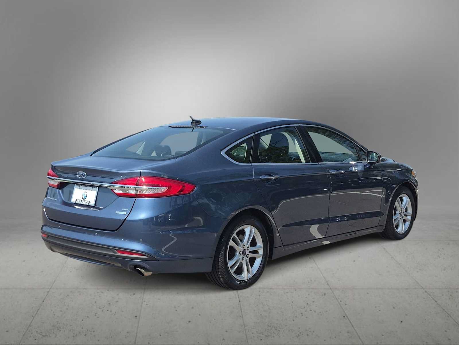 Used 2018 Ford Fusion SE w/ Fusion SE Technology Package FWD image 8