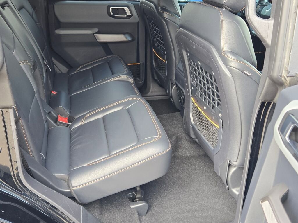 Used 2023 Ford Bronco Badlands image 8