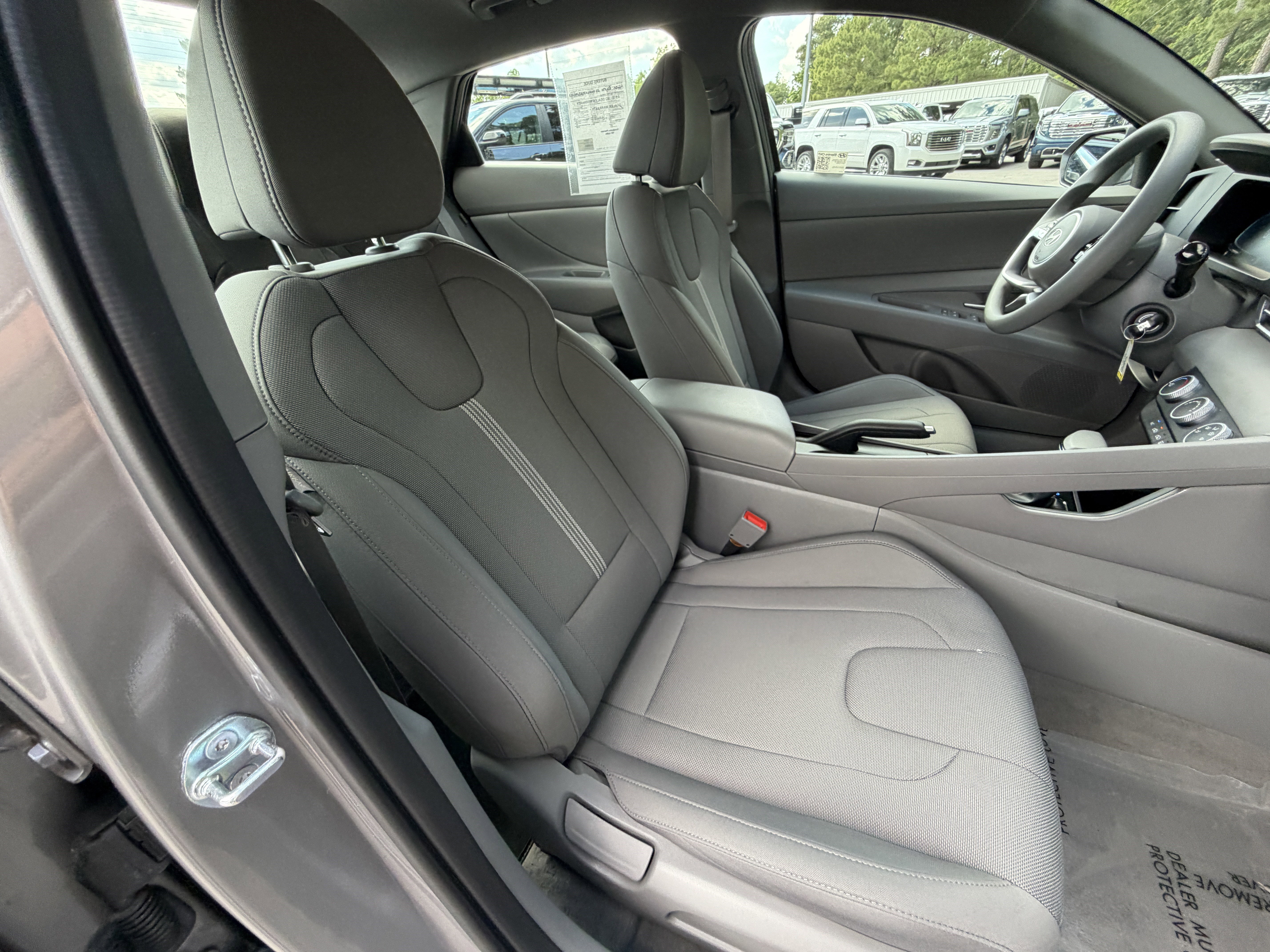 Used 2025 Hyundai Elantra SE w/ Cargo Package FWD image 47