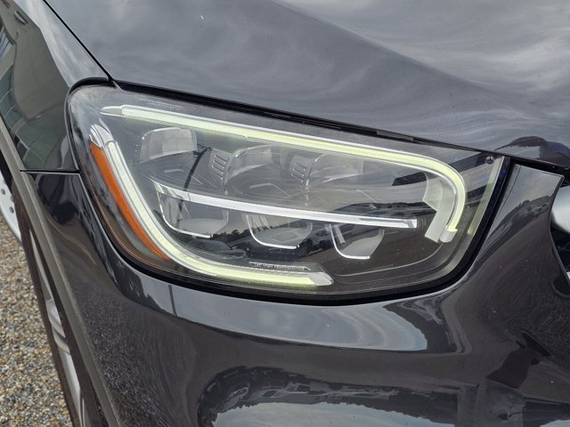 Used 2021 Mercedes-Benz GLC 300 4MATIC image 4