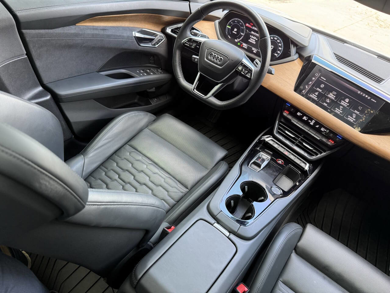 Used 2023 Audi e-tron GT Premium Plus AWD/4WD image 26