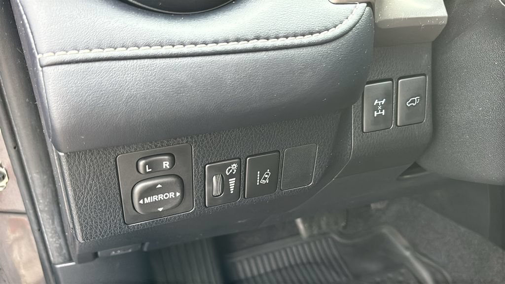 Used 2018 Toyota RAV4 XLE AWD/4WD image 15