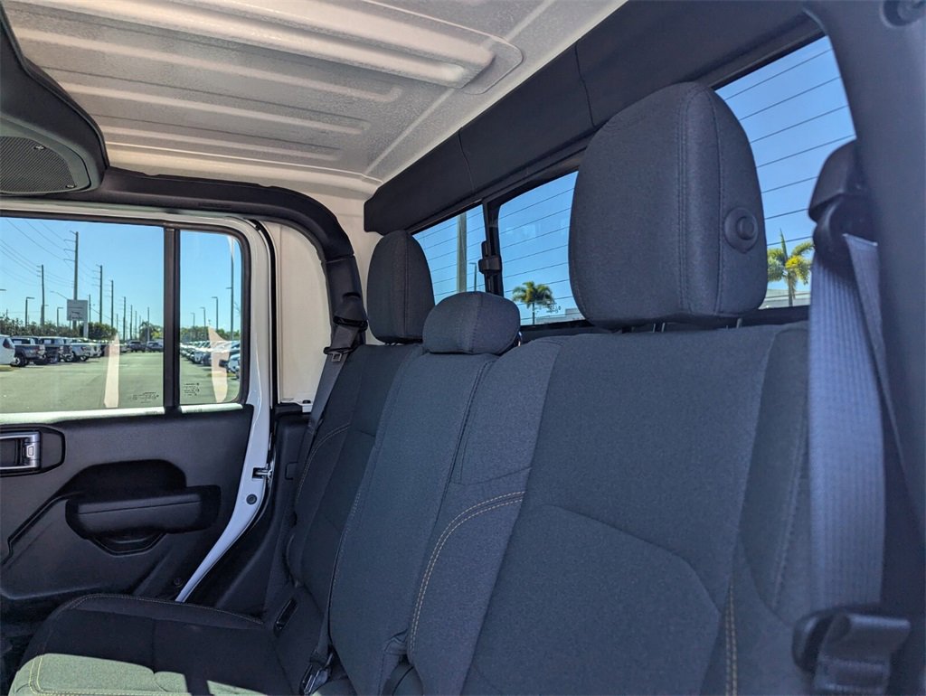 Used 2024 Jeep Gladiator Sport image 16