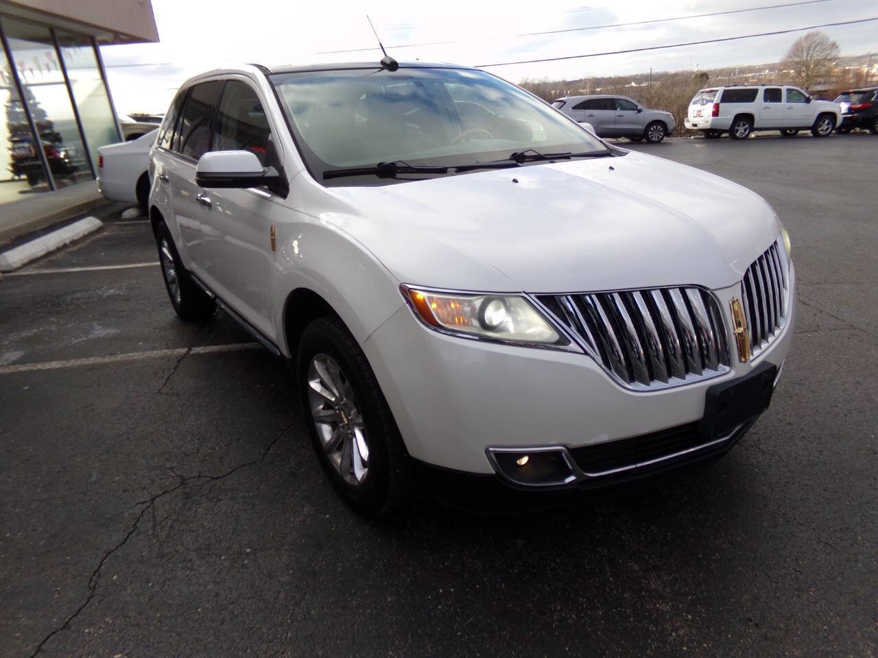 Used 2012 Lincoln MKX FWD image 6