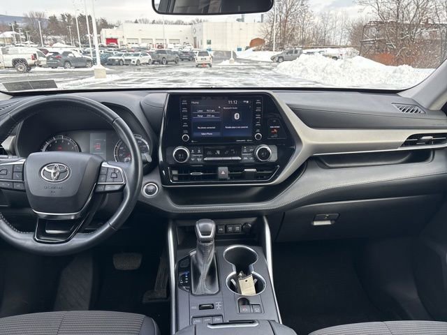 Used 2021 Toyota Highlander LE image 30