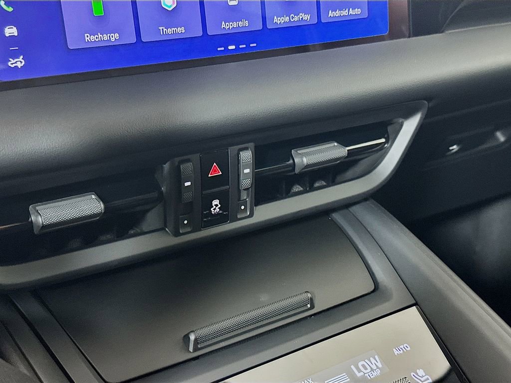 Certified 2024 Porsche Macan 4 Electric image 18