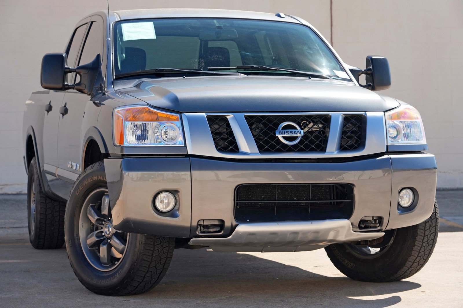Used 2015 Nissan Titan PRO-4X AWD/4WD image 2