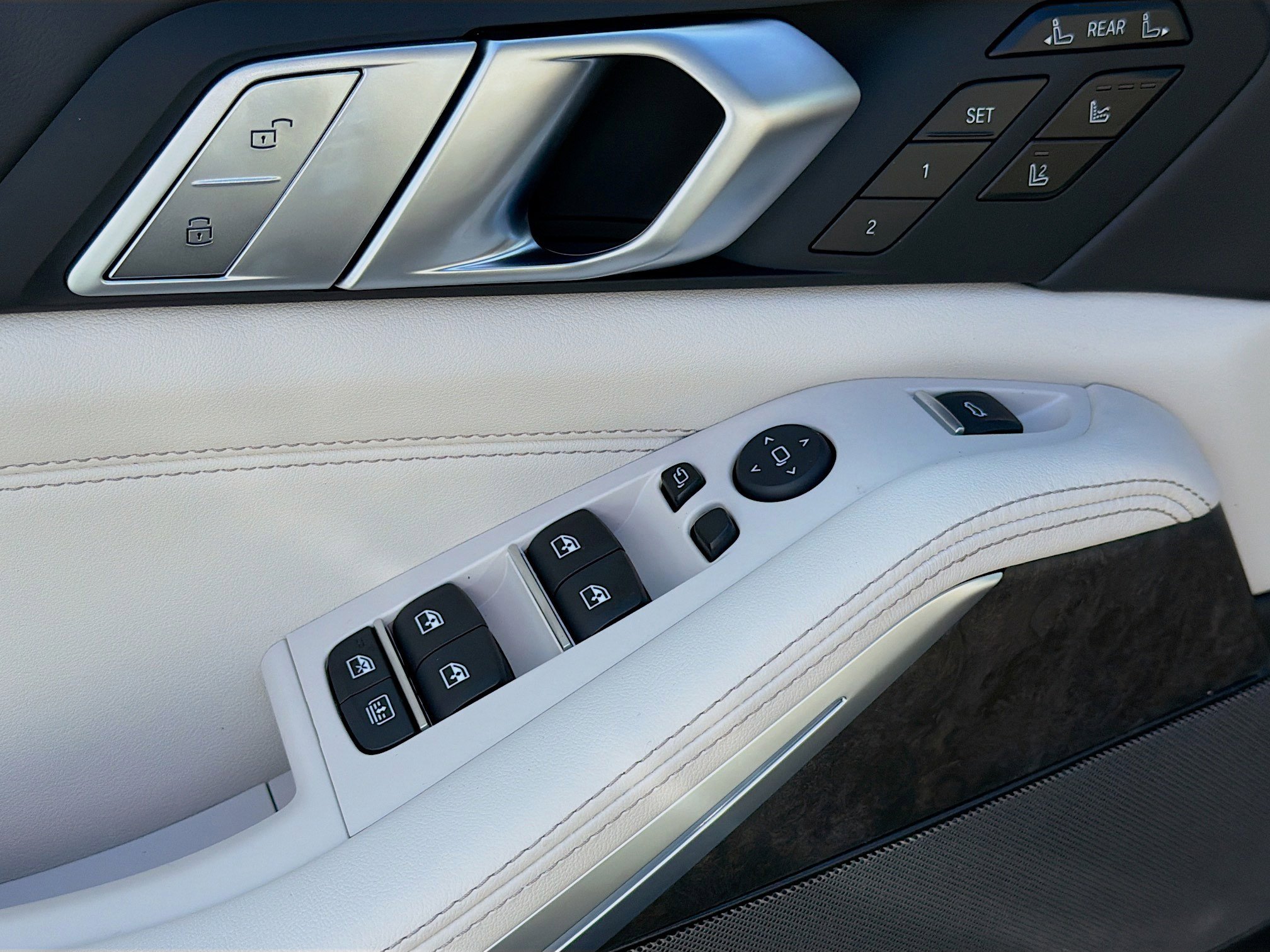 New 2026 BMW X7 M60i image 24