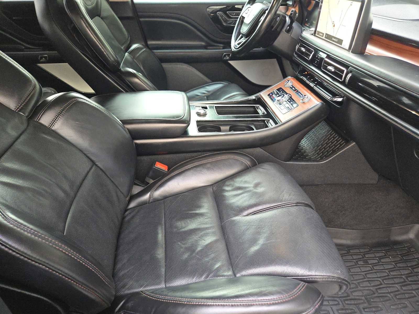 Used 2020 Lincoln Aviator Reserve w/ Equipment Group 201A image 13