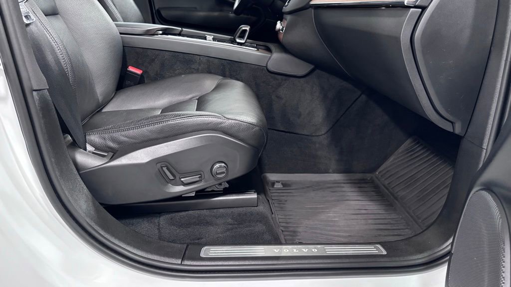 Certified 2023 Volvo XC90 B5 Plus w/ Protection Package Premier AWD/4WD image 18