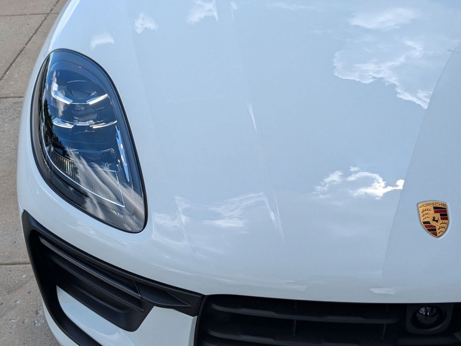 Certified 2025 Porsche Macan AWD/4WD image 12