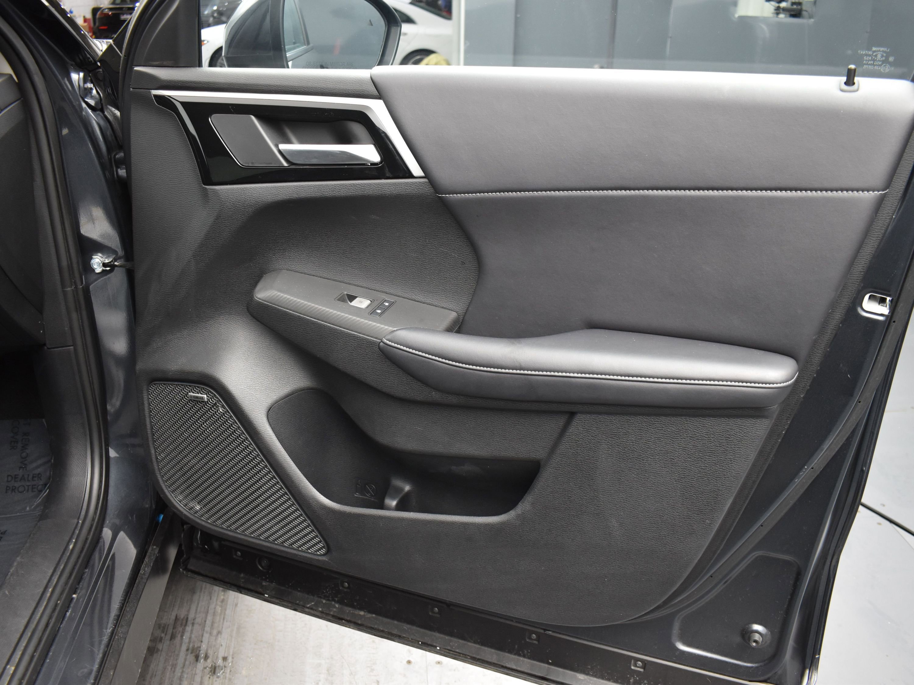 Used 2025 Mitsubishi Outlander AWD image 14