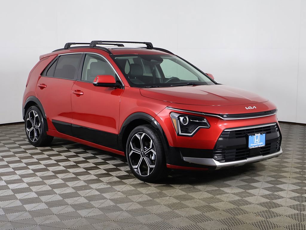 Used 2023 Kia Niro EX Touring image 2