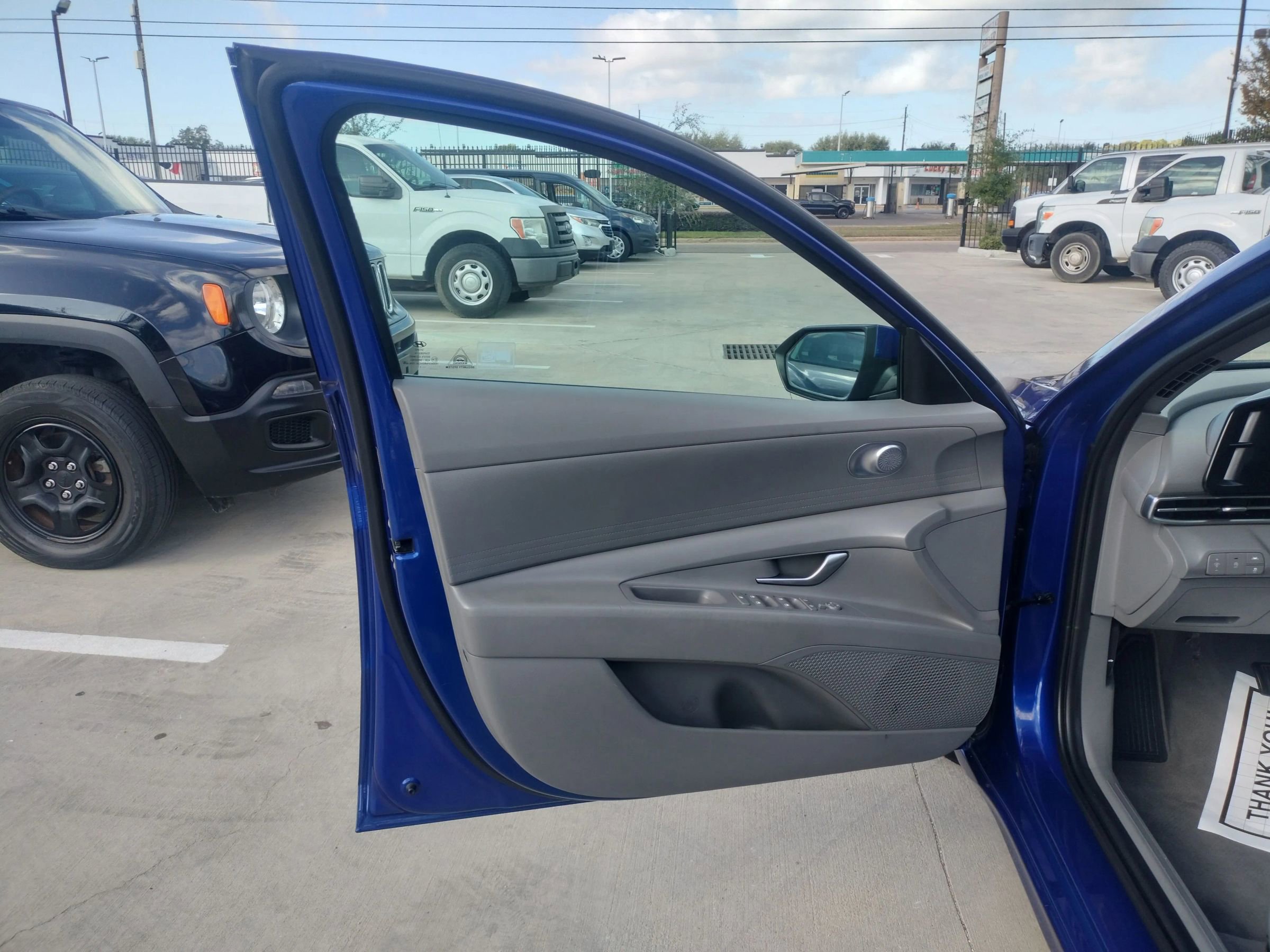 Used 2021 Hyundai Elantra SE image 19