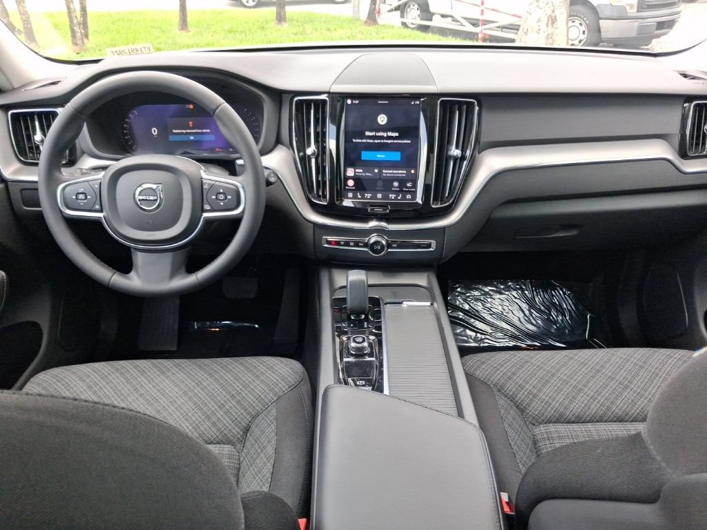 Certified 2024 Volvo XC60 B5 Core AWD/4WD image 9