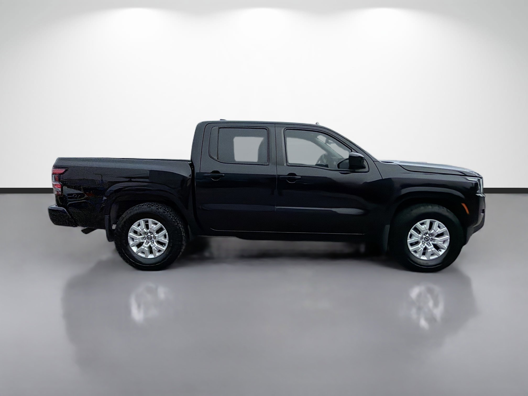 Used 2022 Nissan Frontier SV w/ Technology Package image 2