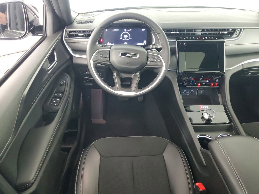 Used 2025 Jeep Grand Cherokee L Altitude image 14