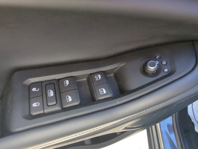 Used 2025 Jeep Grand Cherokee L Altitude AWD/4WD image 13