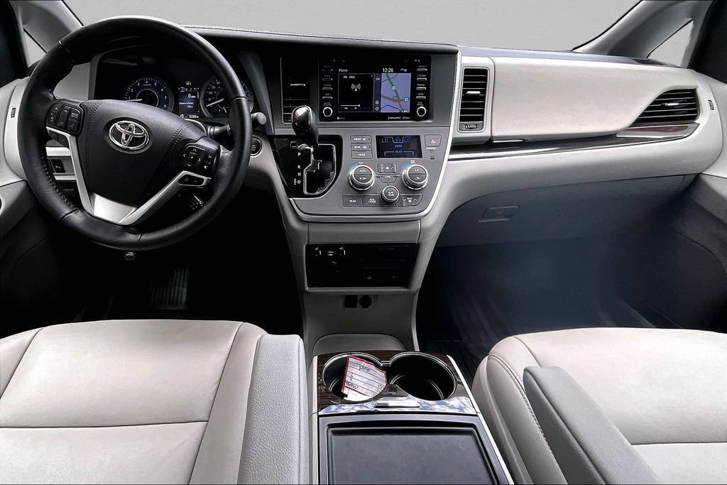Certified 2020 Toyota Sienna XLE Premium FWD image 9