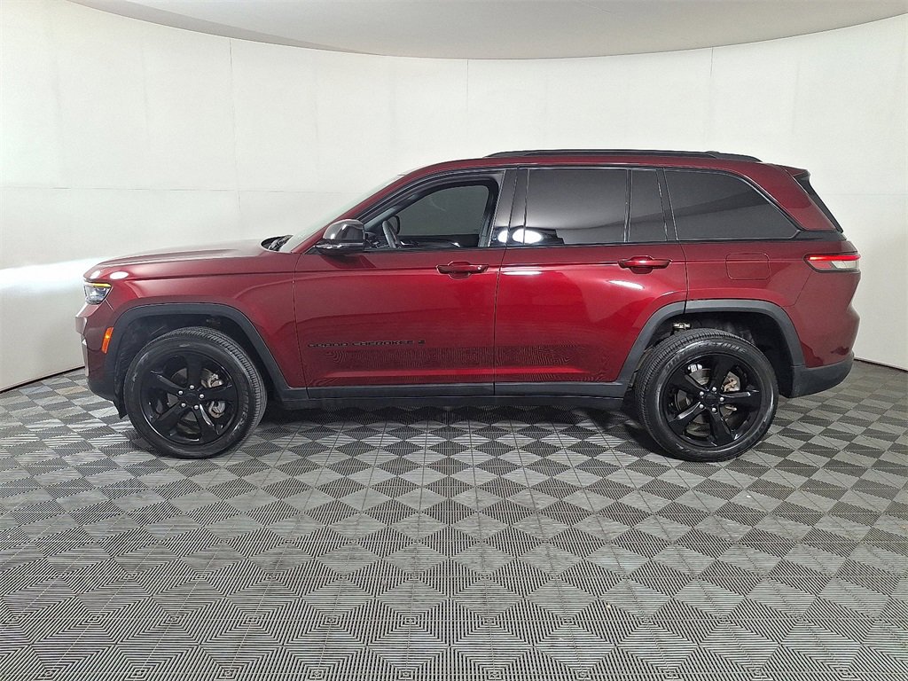 Used 2023 Jeep Grand Cherokee Altitude image 7