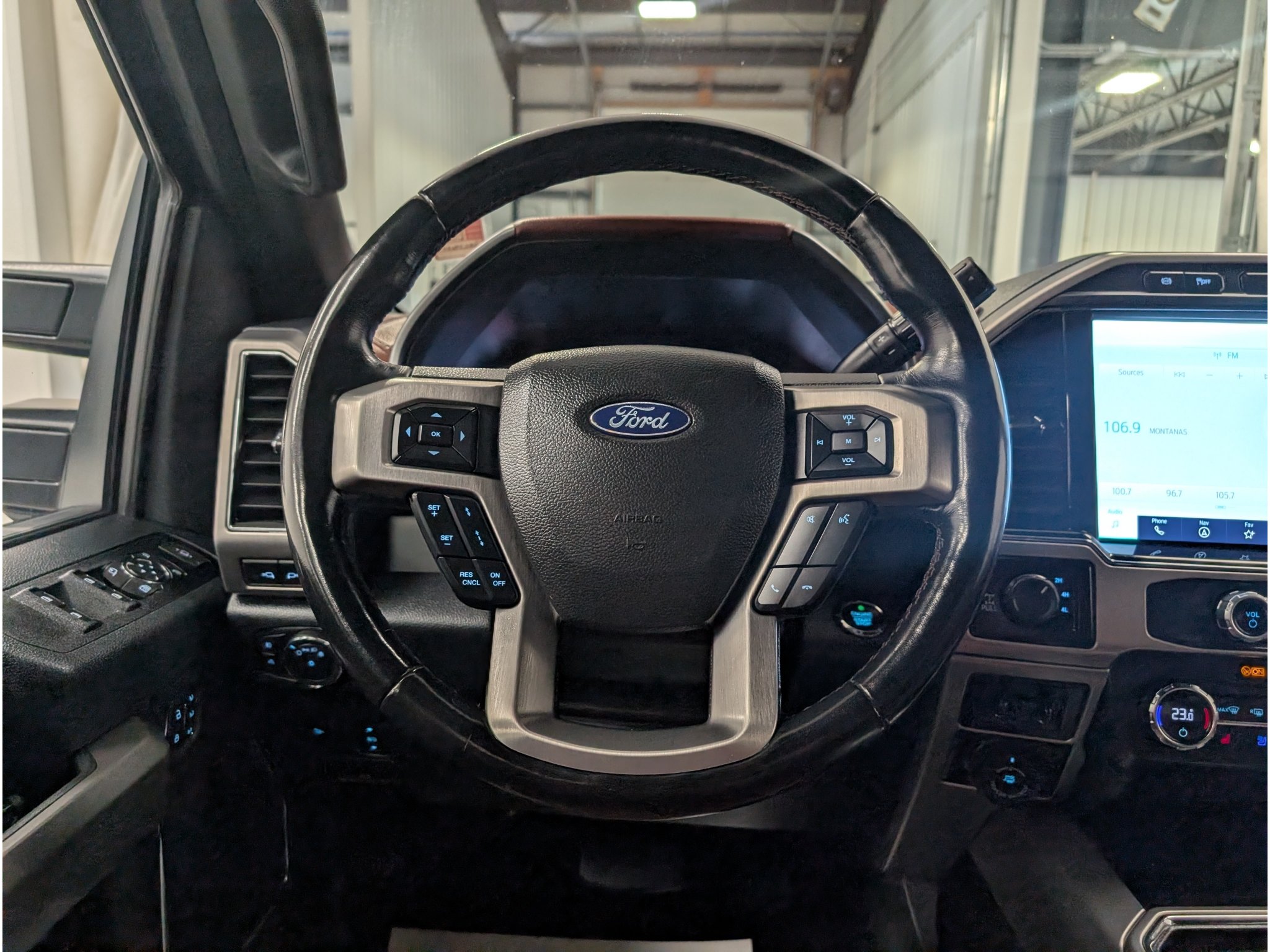 Used 2022 Ford F350 Platinum AWD/4WD image 13