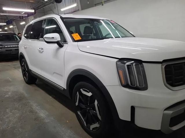 Used 2025 Kia Telluride S FWD image 4