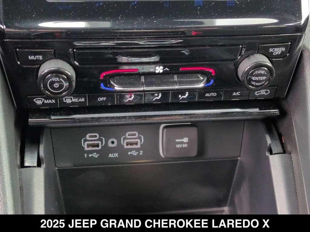 Used 2025 Jeep Grand Cherokee Laredo X AWD/4WD image 23