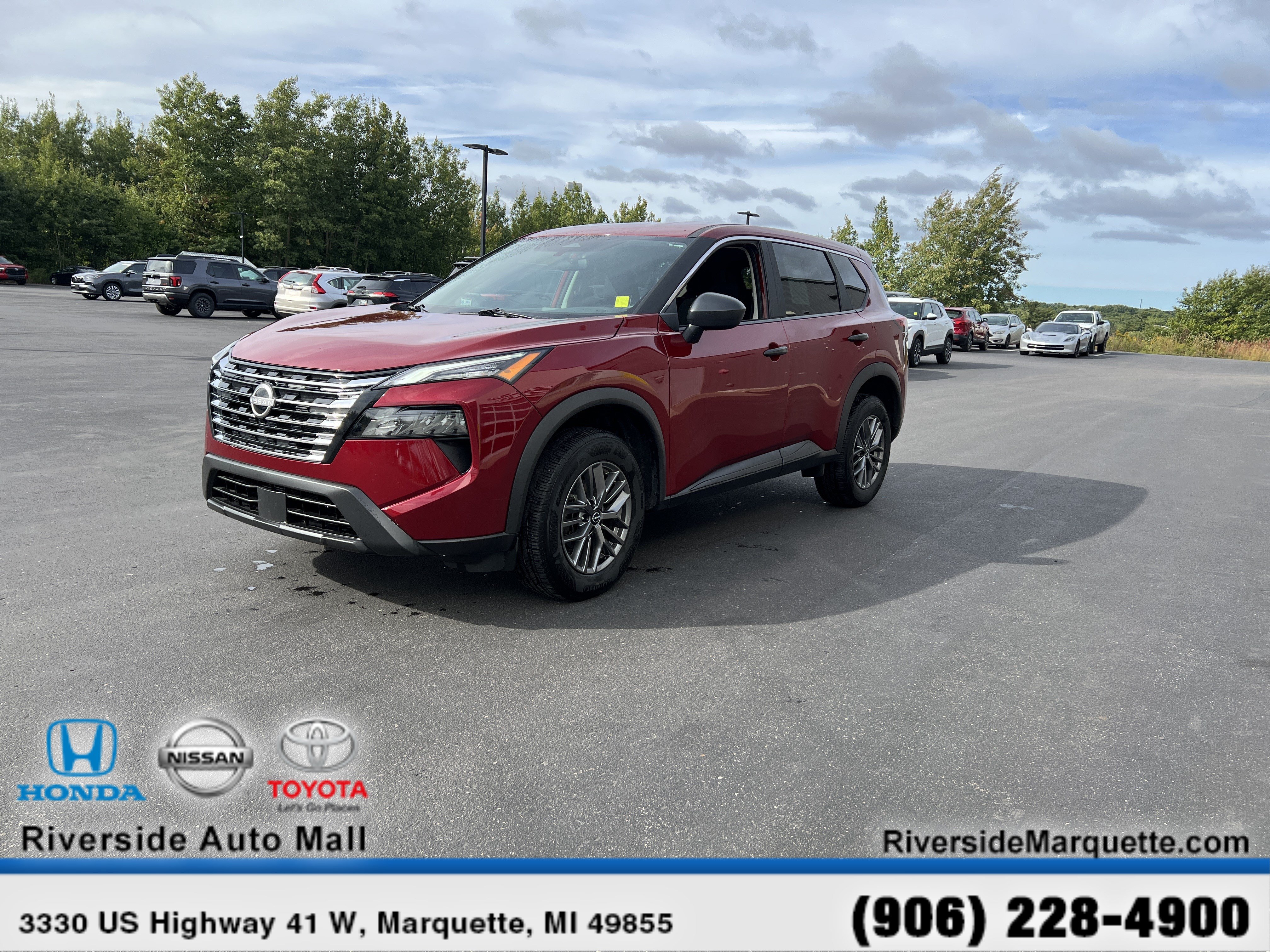 Used 2025 Nissan Rogue S AWD/4WD image 3