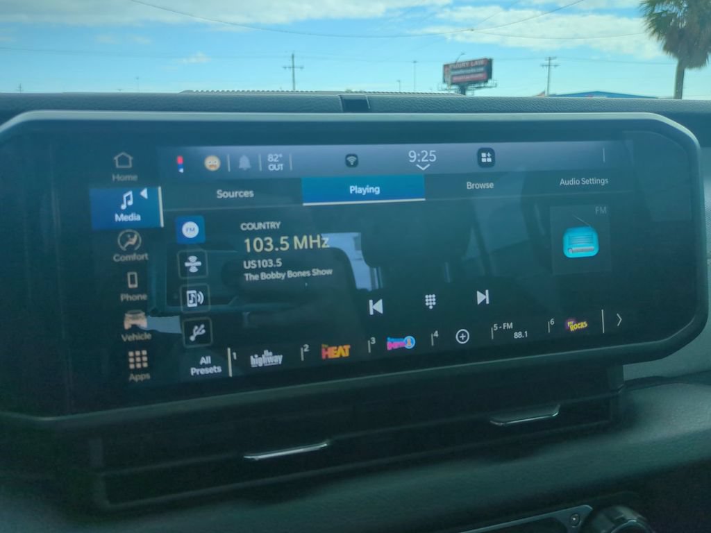 Used 2024 Jeep Gladiator Sport AWD/4WD image 19