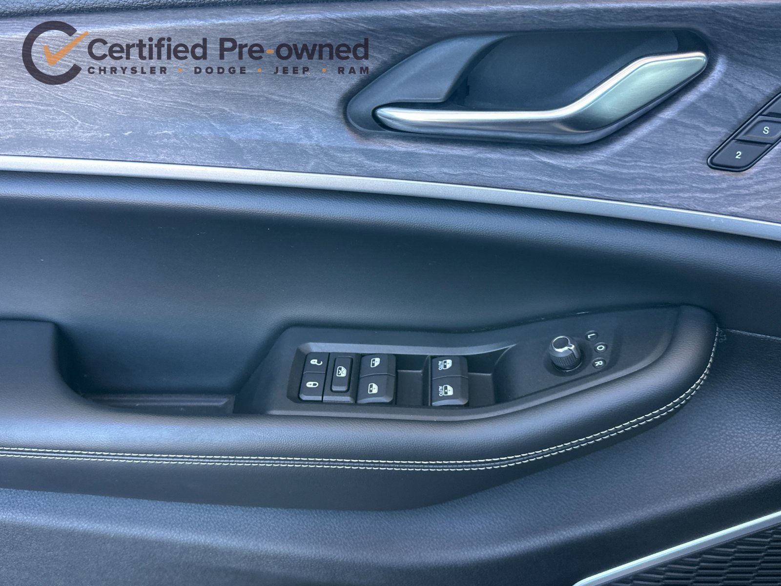 Used 2024 Jeep Grand Cherokee Limited 4xe AWD/4WD image 12