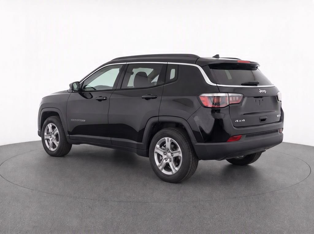 Used 2024 Jeep Compass Latitude AWD/4WD image 3