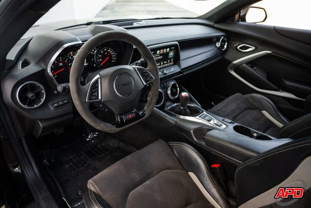 Used 2018 Chevrolet Camaro SS image 2