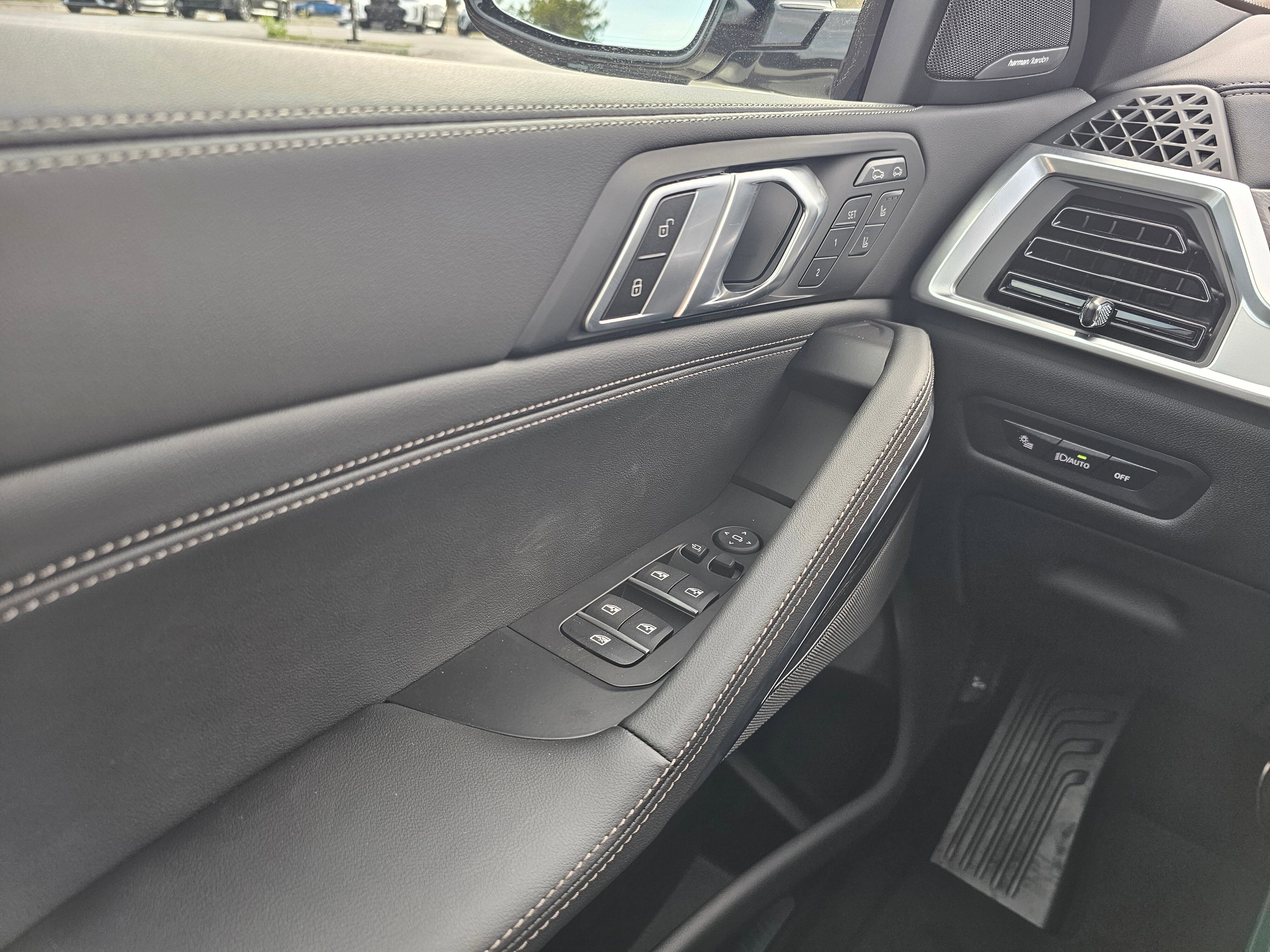 New 2026 BMW X6 xDrive40i w/ Executive Package image 61