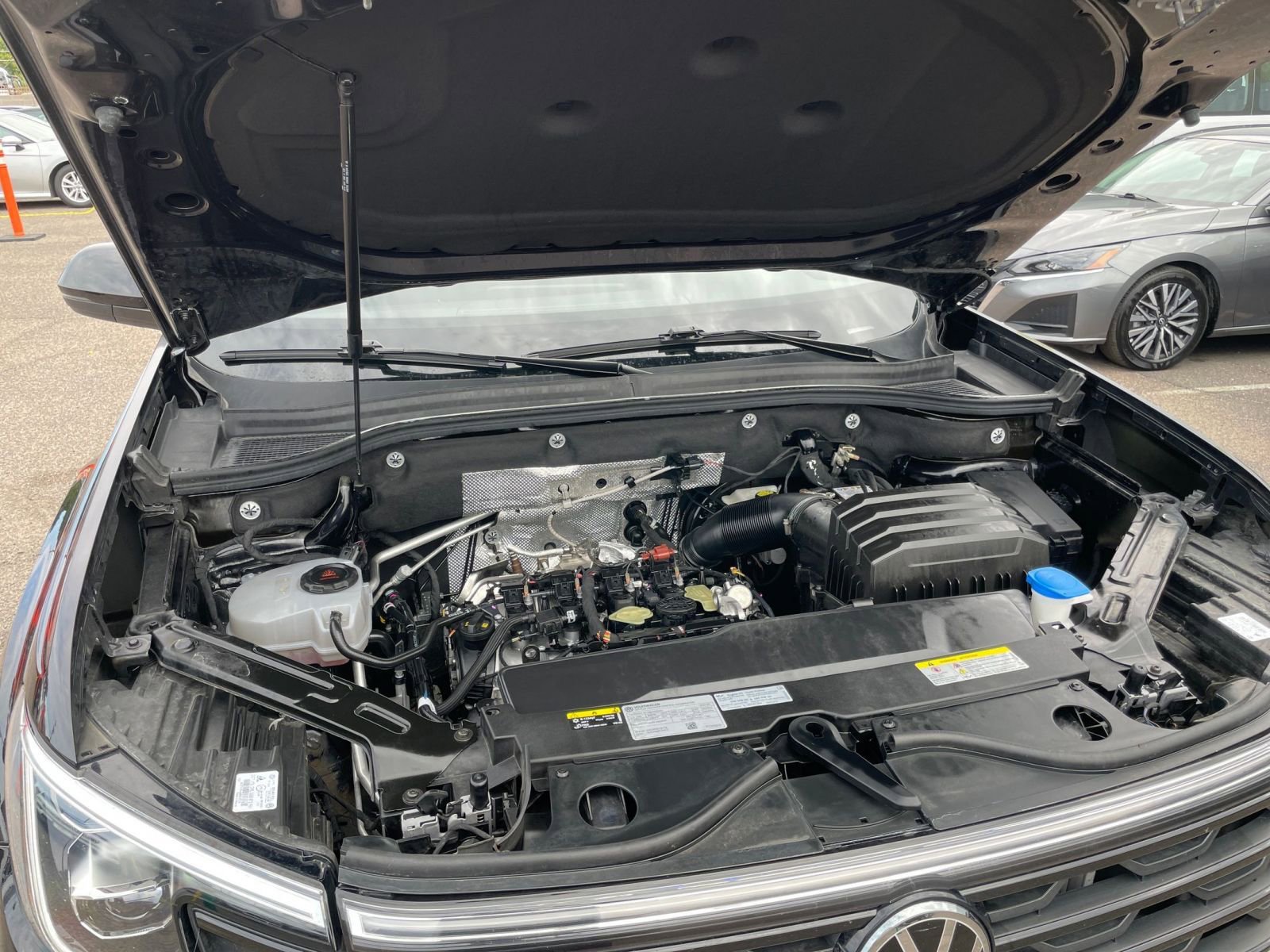 Used 2025 Volkswagen Atlas Cross Sport SE FWD image 35