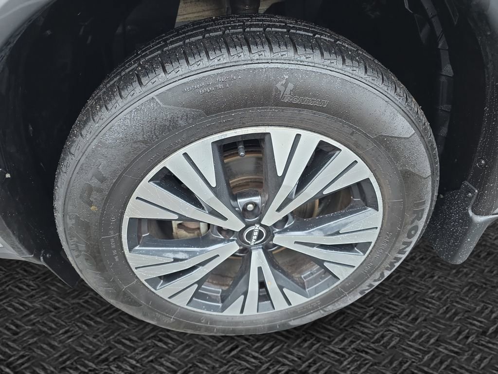 Used 2023 Nissan Rogue SV image 11