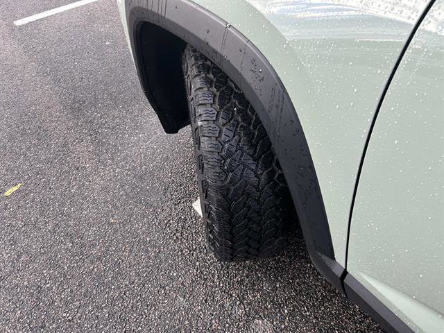 Used 2025 Chevrolet Equinox ACTIV w/ Safety and Technology Package image 11