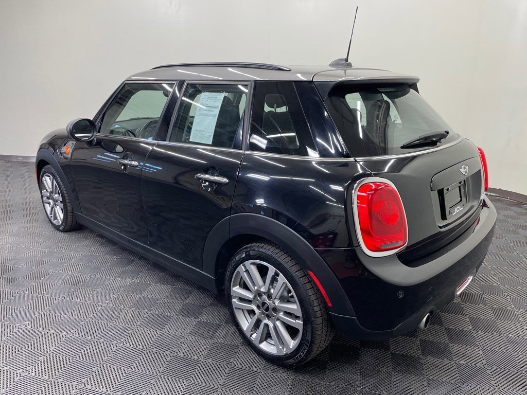 Used 2017 MINI Cooper 4-Door Hardtop image 2
