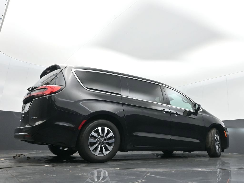Certified 2024 Chrysler Pacifica Select image 34