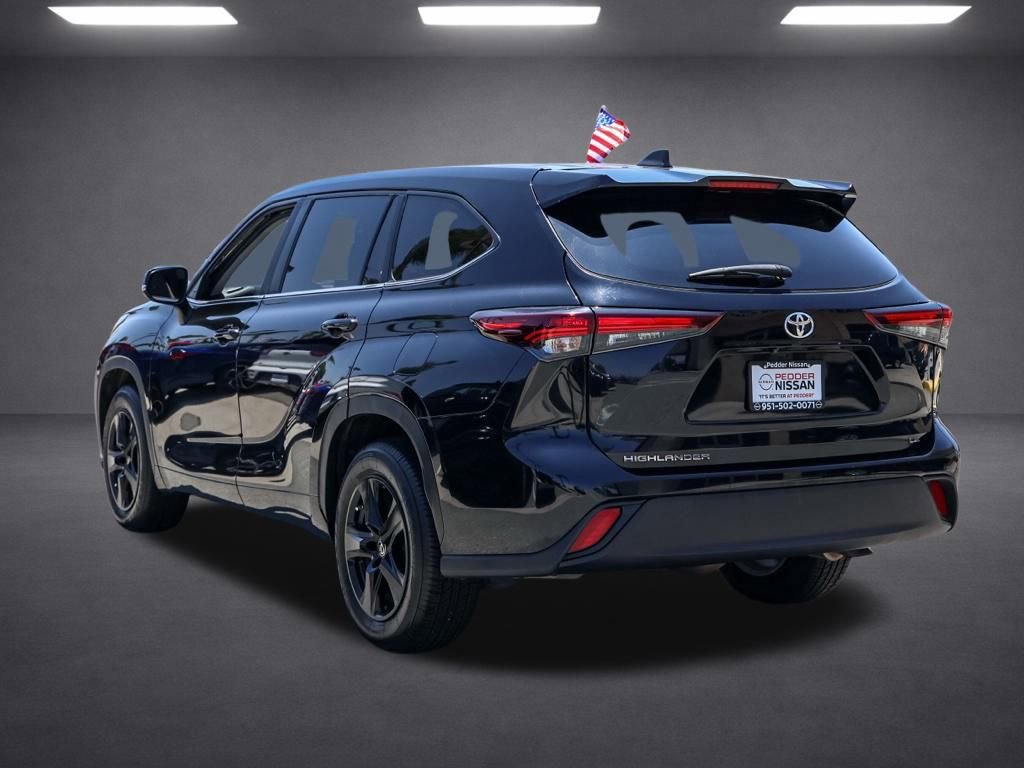 Used 2024 Toyota Highlander LE FWD image 6