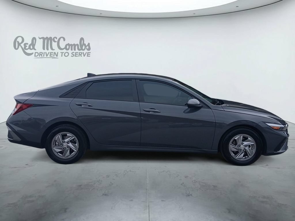 Used 2025 Hyundai Elantra SE FWD image 6