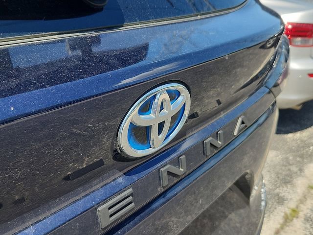 Used 2021 Toyota Sienna XLE w/ XLE Plus Package FWD image 4