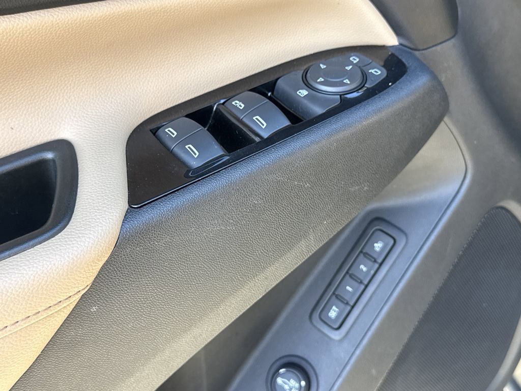 Used 2023 Chevrolet Equinox Premier image 25