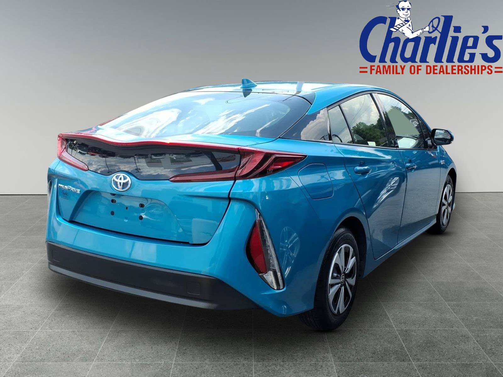 Used 2019 Toyota Prius Prime Plus FWD image 4