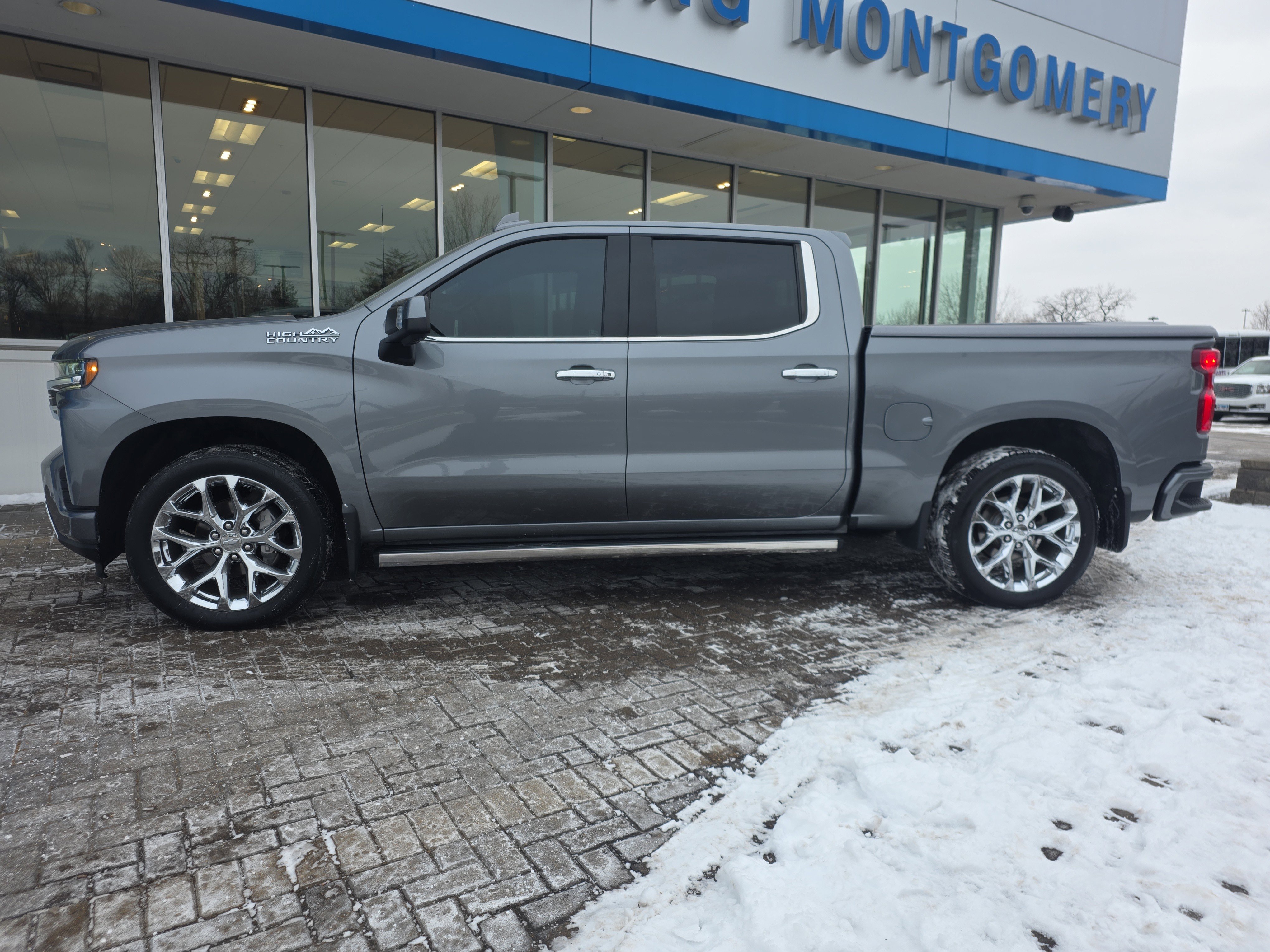 Used 2020 Chevrolet Silverado 1500 High Country w/ Technology Package image 2