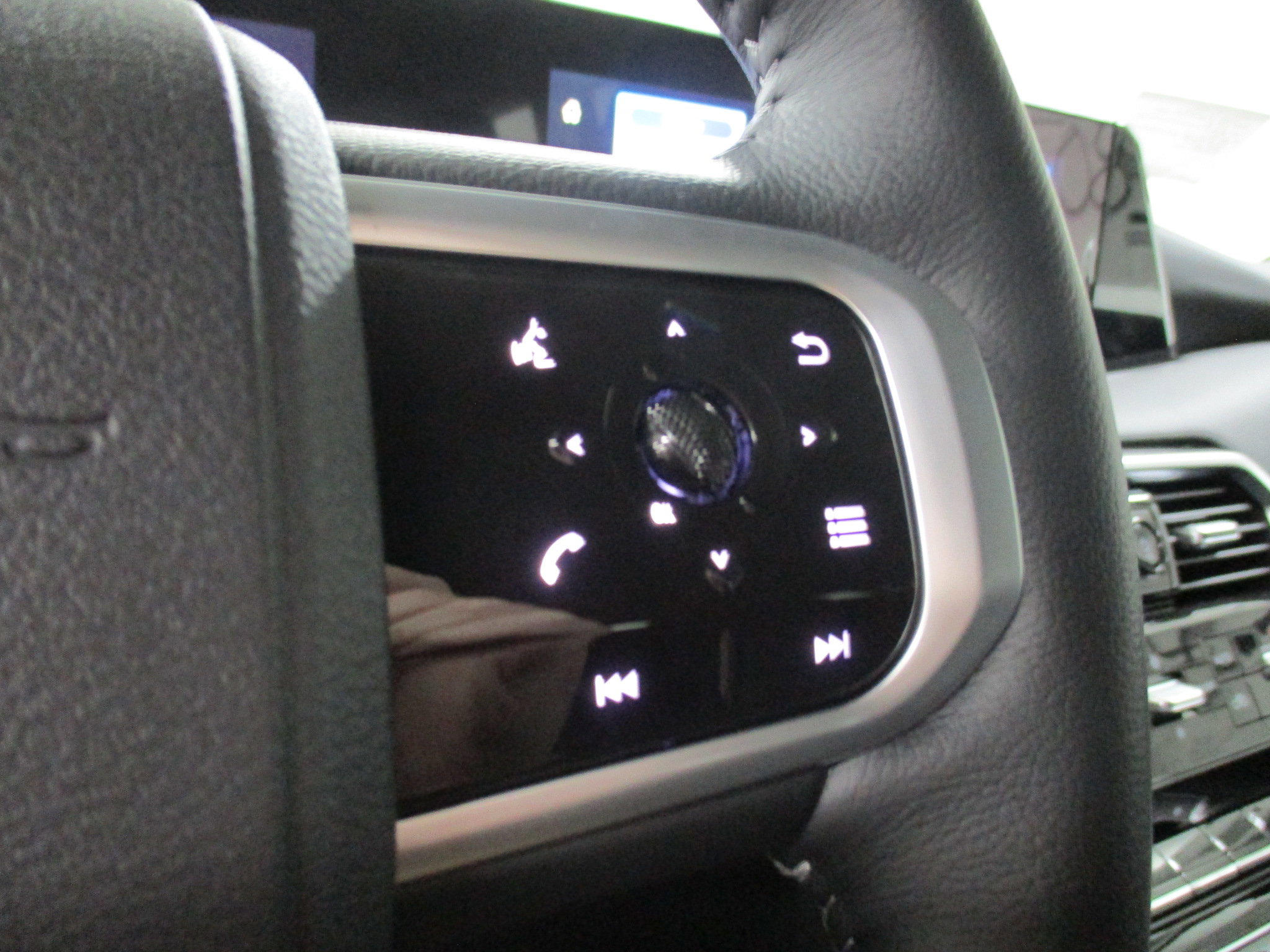 New 2026 Nissan Armada SV image 19