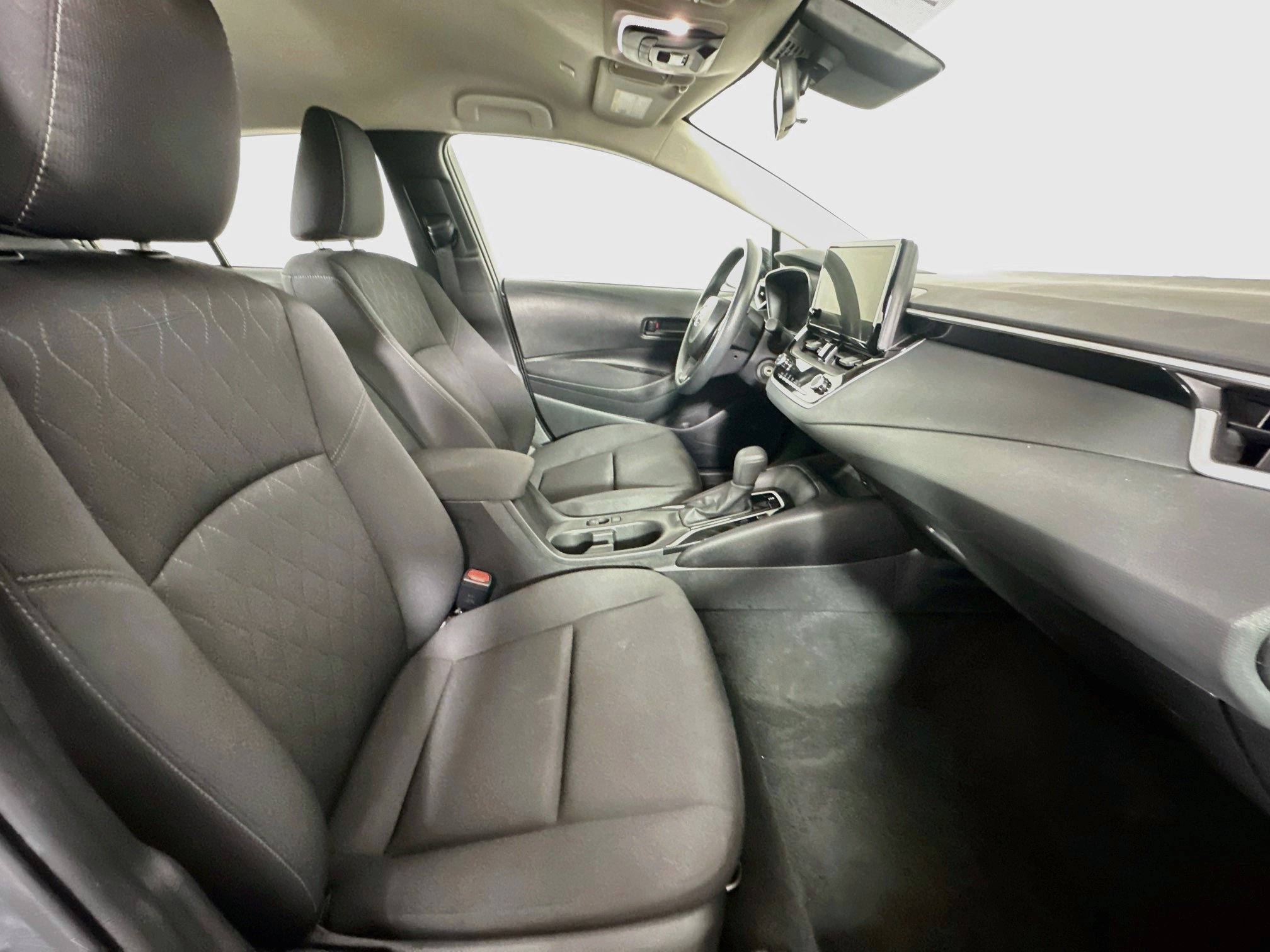 Used 2025 Toyota Corolla LE FWD image 29