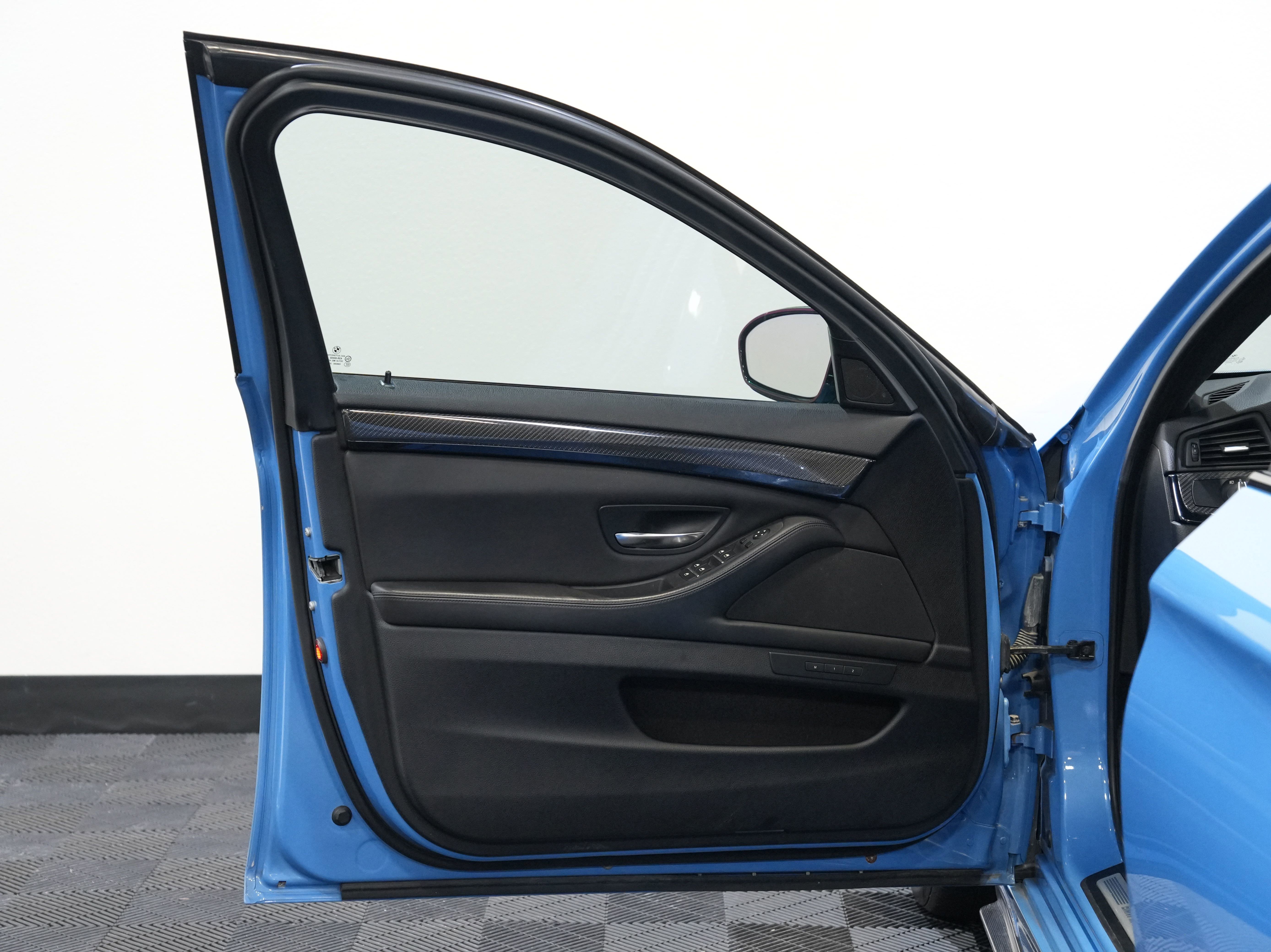 Used 2013 BMW M5 image 23